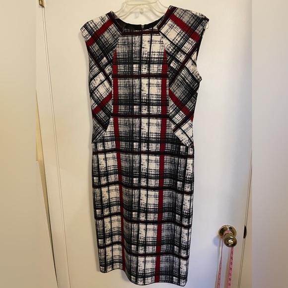 FLATTERING CATO BODYCON RED/BLACK/WHITE TARTAN/BRUSHSTROKE BEAUTY - Picture 3 of 4
